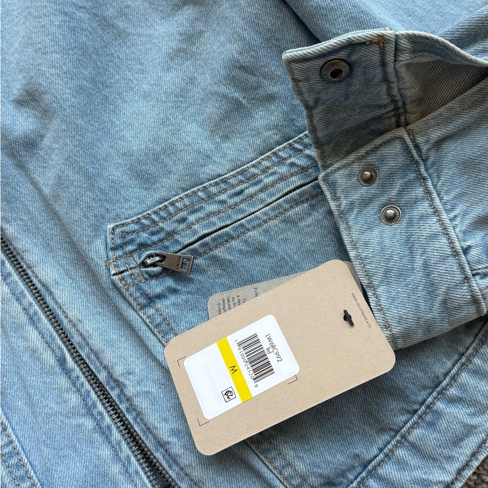Levi’s Women’s Western Zip-Front Denim Bomber Jacket Light Wash Size M - Picture 4 of 8